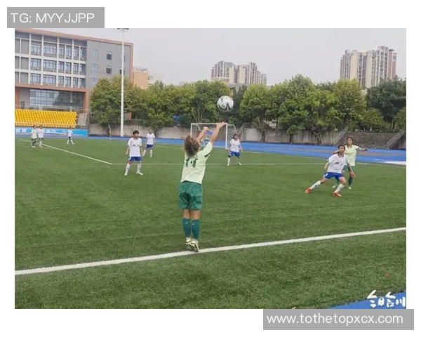 女子足球明星风采展现她们在绿茵场上的魅力与奋斗故事