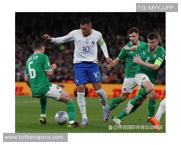 足球明星魅力瞬间帅气照片大集合展现他们的风采与激情